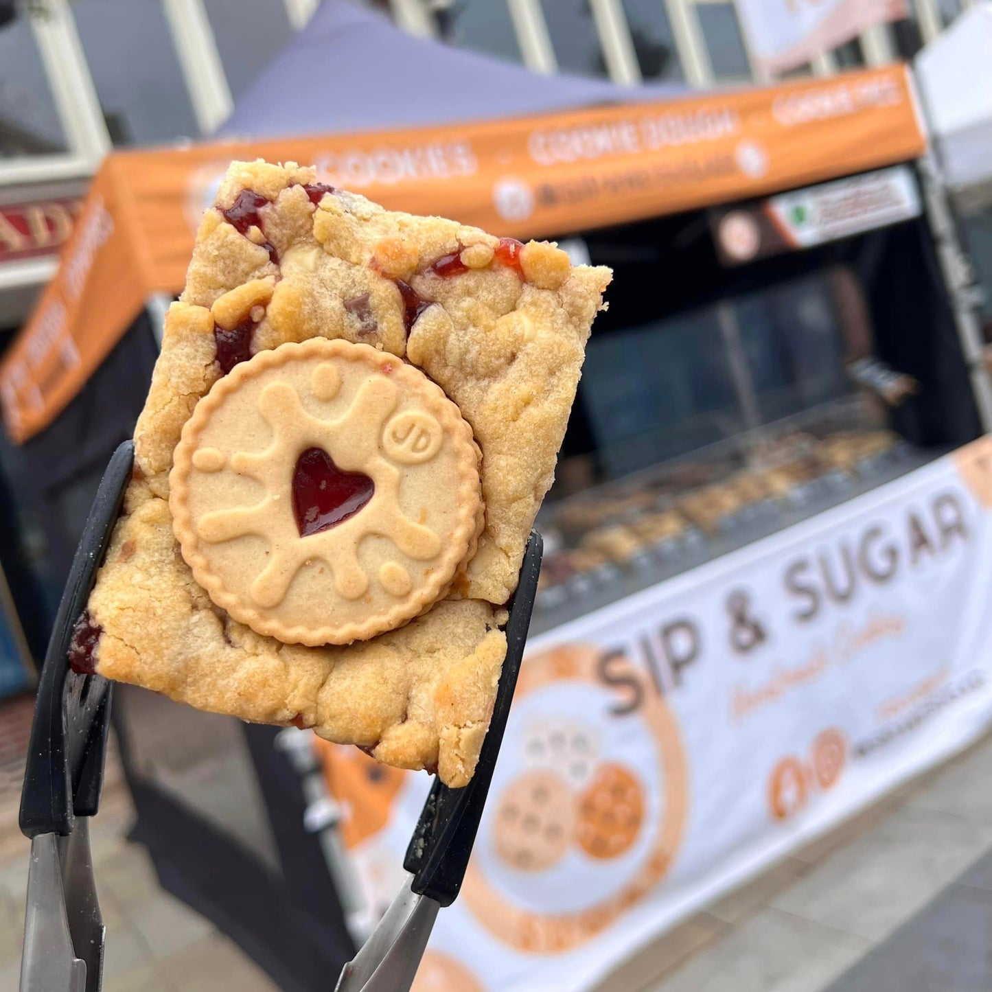 Jammie Dodger Cookie Bar image 3