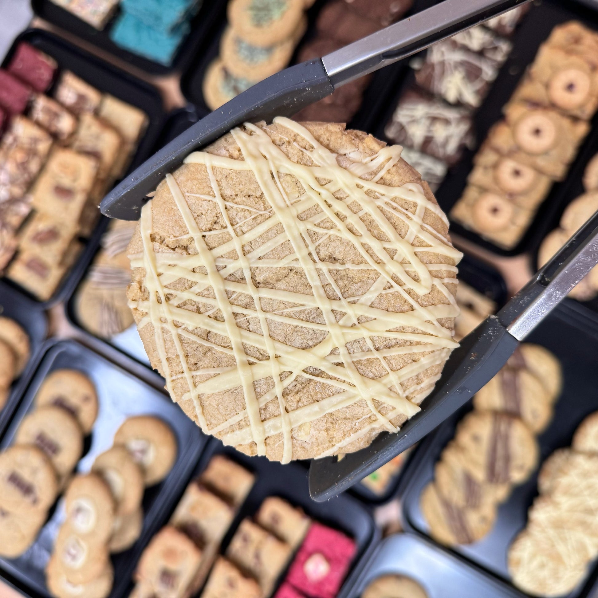 Stuffed Milkybar Cookie image 0