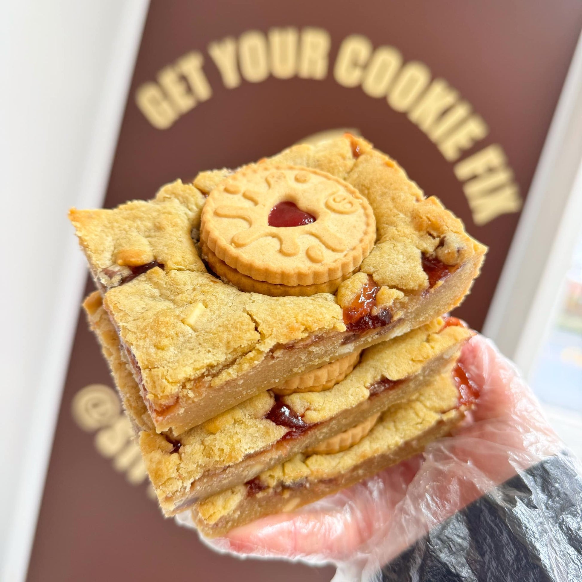 Jammie Dodger Cookie Bar image 0