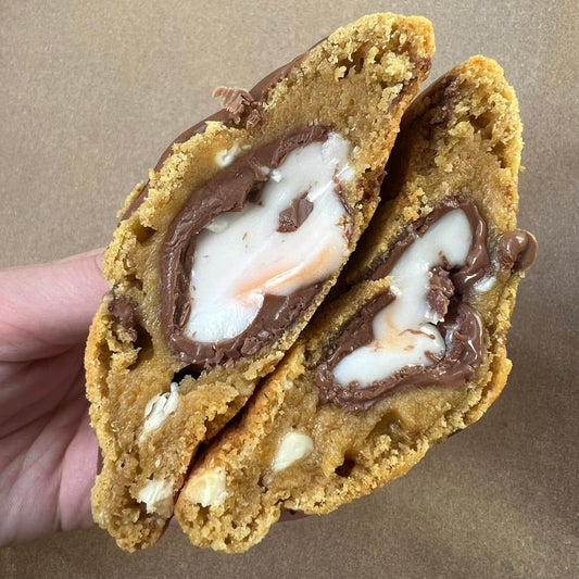 Stuffed Creme Egg Cookie image 0